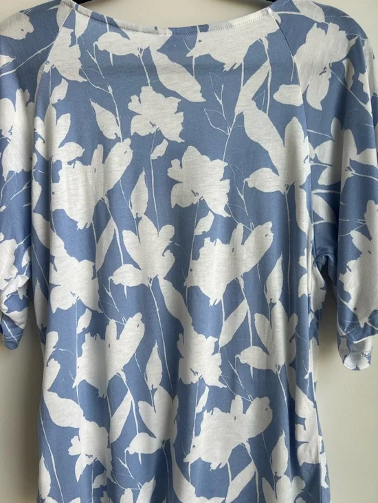 LASCANA  Printed Keyhole Neckline Top Light Blue & White Floral 8/10 - Picture 13 of 14